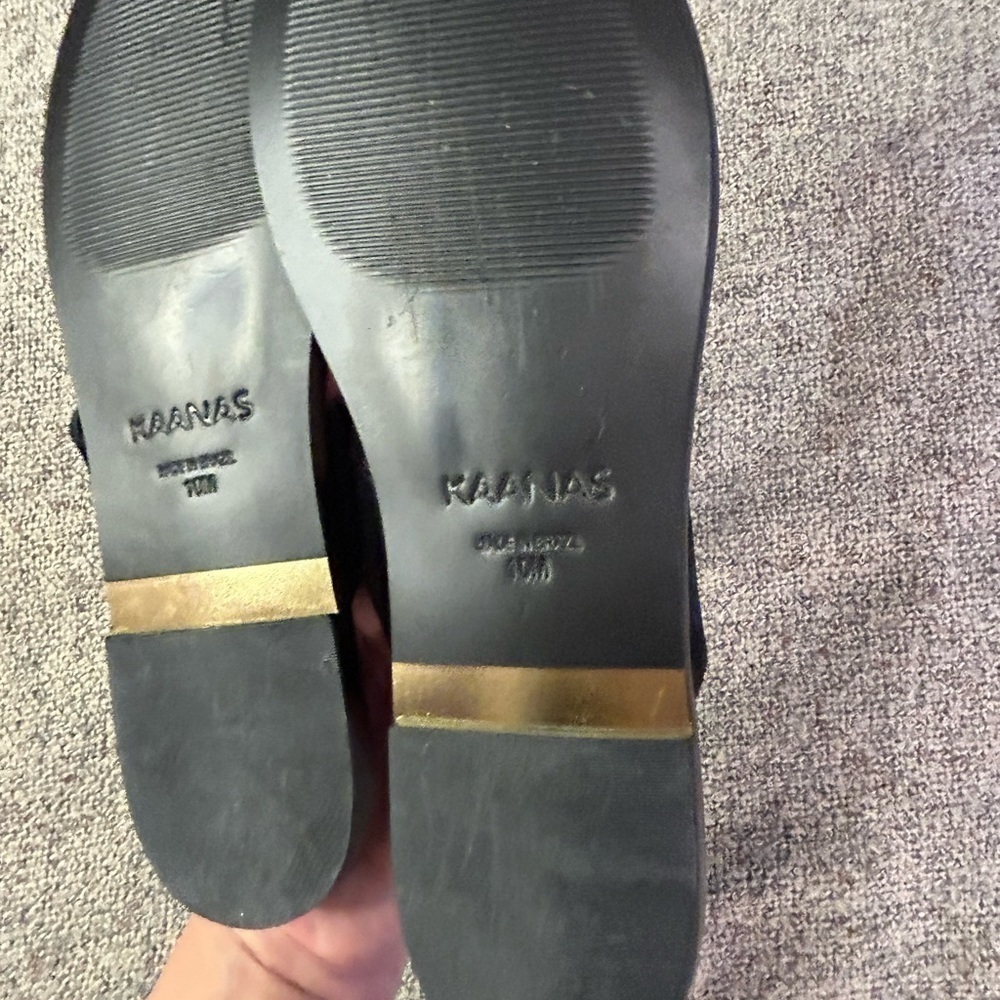 Kaanas Black Suede Thong Sandal - Picture 5 of 6
